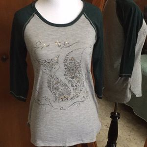 Baseball style top w/fox design